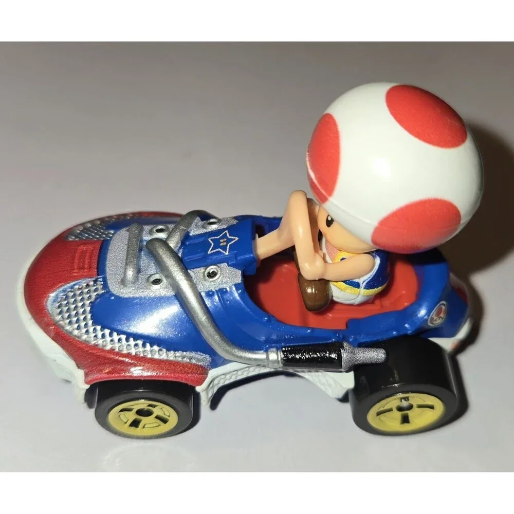 Mario Kart Hot Wheels Toad Standard Kart Die-Cast Car 2.25